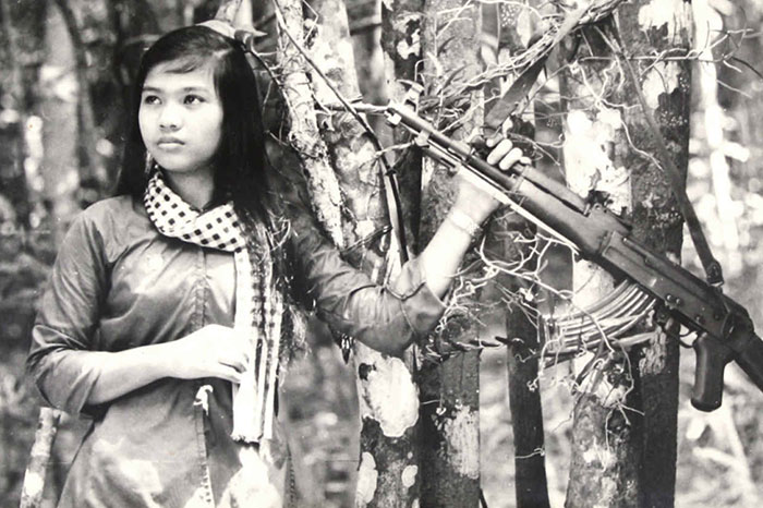 femme Vietnam combattant